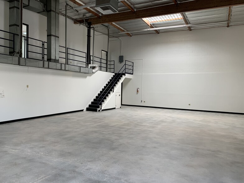 1125 S Flower St, Burbank, CA for lease - Building Photo - Image 3 of 7