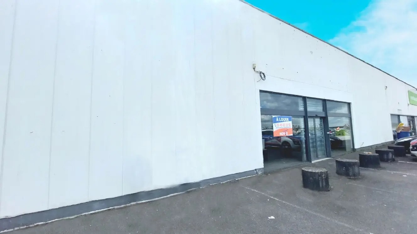 Retail in Limoges for lease Building Photo- Image 1 of 7