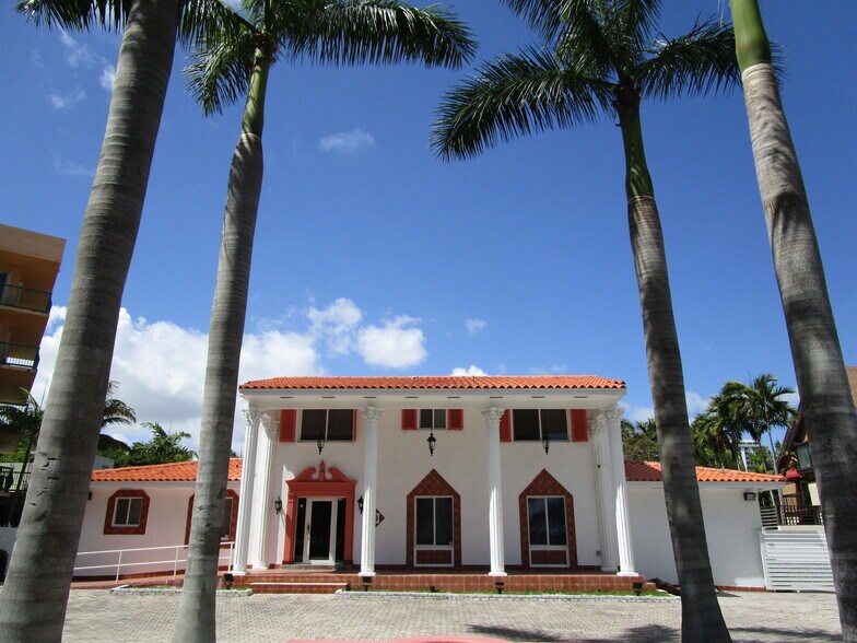 1900 Brickell Ave, Miami, FL for sale - Building Photo - Image 1 of 1