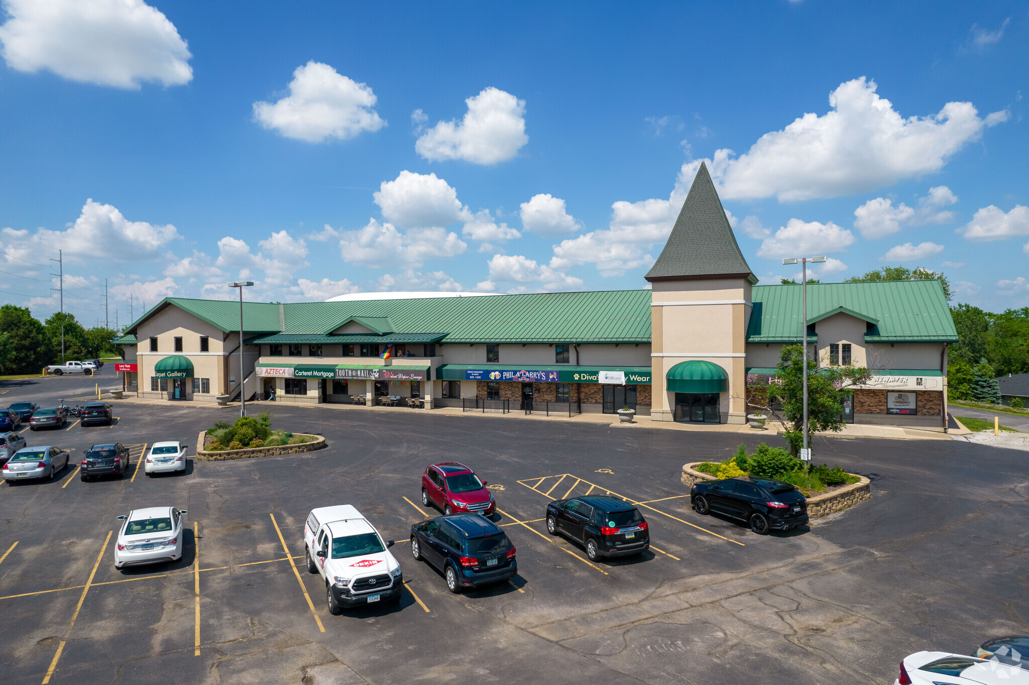 4711 N Brady St, Davenport, IA for lease Building Photo- Image 1 of 9