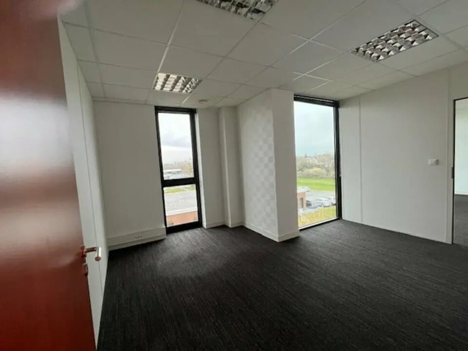 Office in Vannes for lease Primary Photo- Image 1 of 6