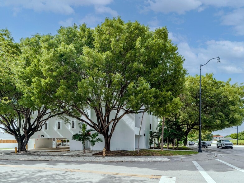951 S Le Jeune Rd, Coral Gables, FL for sale - Building Photo - Image 2 of 34