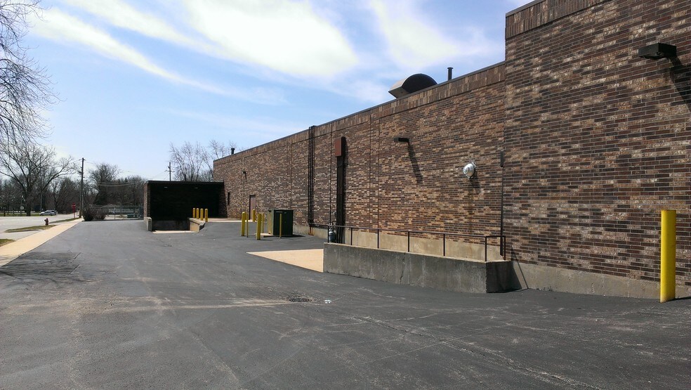 100-166 Bartlett Plz, Bartlett, IL for sale - Building Photo - Image 1 of 1