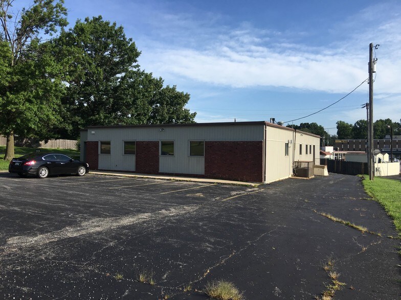 4419 S Crysler Ave, Independence, MO 64055