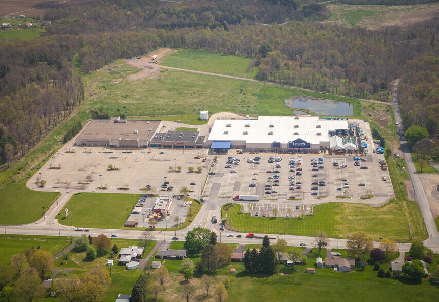 17301736 N Center Ave, Somerset, PA 15501 Summit Plaza