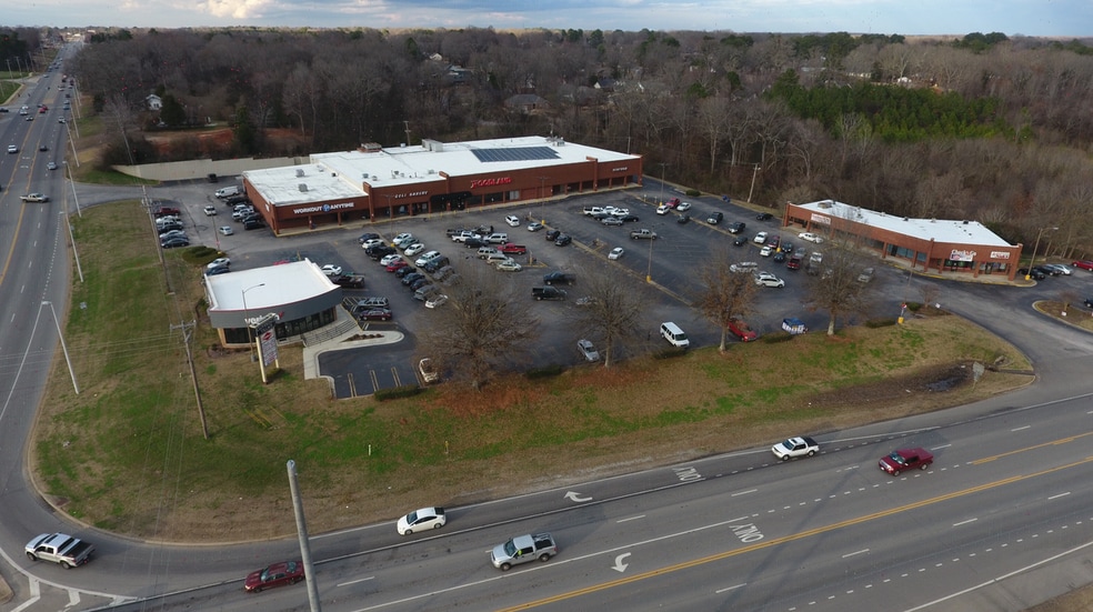 990 Cox Creek Pky, Florence, AL for lease - Building Photo - Image 1 of 3