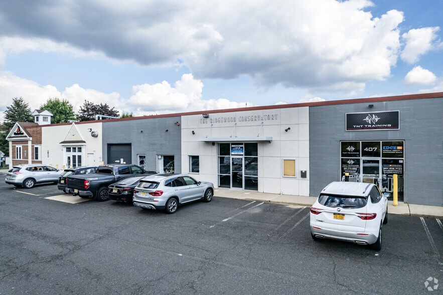 407-411 Sette Dr, Paramus, NJ for lease - Building Photo - Image 2 of 4