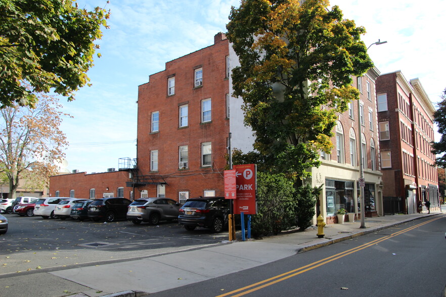 109 Court St, New Haven, CT for sale - Building Photo - Image 2 of 5