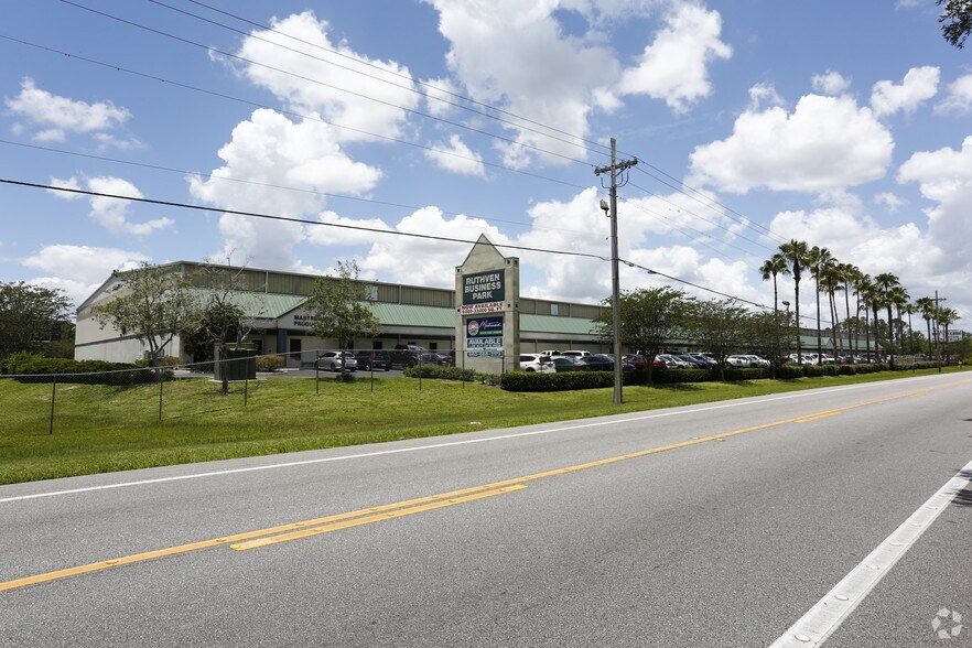 2560 Old Combee Rd, Lakeland, FL 33805