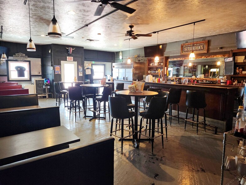 121 Starr Ave, Miltonvale, KS for sale - Building Photo - Image 2 of 7