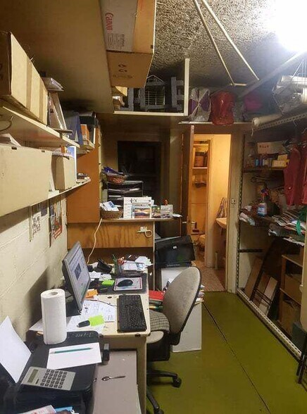 Retail in Paris for lease - Interior Photo - Image 2 of 4