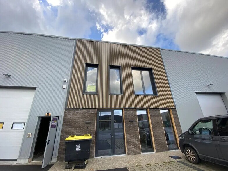 Office in Cysoing for lease - Building Photo - Image 2 of 7