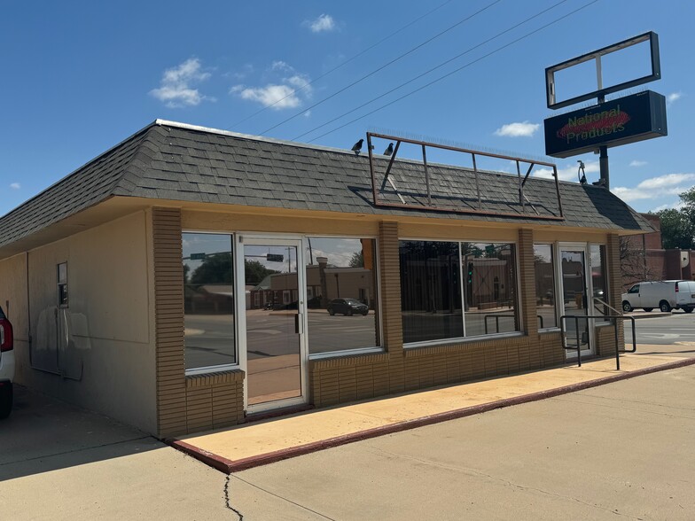 702 W Main St, Artesia, NM for sale - Primary Photo - Image 1 of 25