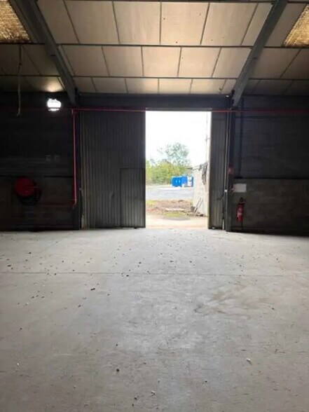 Flex in Jassans-Riottier for lease - Interior Photo - Image 3 of 4