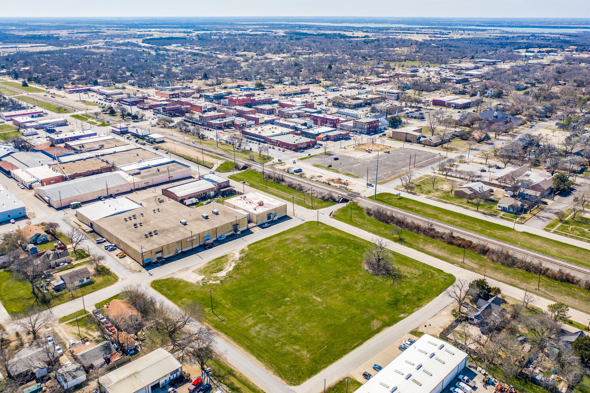 400 Main St, Ennis, TX 75119 400 Main St, Ennis, TX 751194048