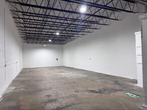 2696 NW 31st Ave, Lauderdale Lakes, FL for lease Interior Photo- Image 2 of 6