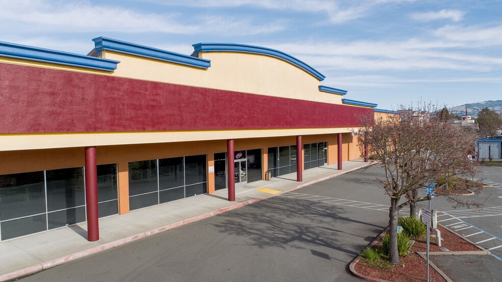 380-390 Rohnert Park Expressway West portfolio of 2 properties for sale on LoopNet.com - Building Photo - Image 2 of 12
