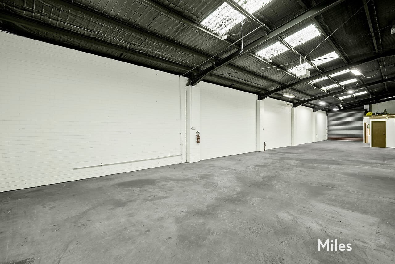 24 Culverlands St, Heidelberg West, VIC 3081 - Unit 2 - - Interior Photo - Image 2 of 6