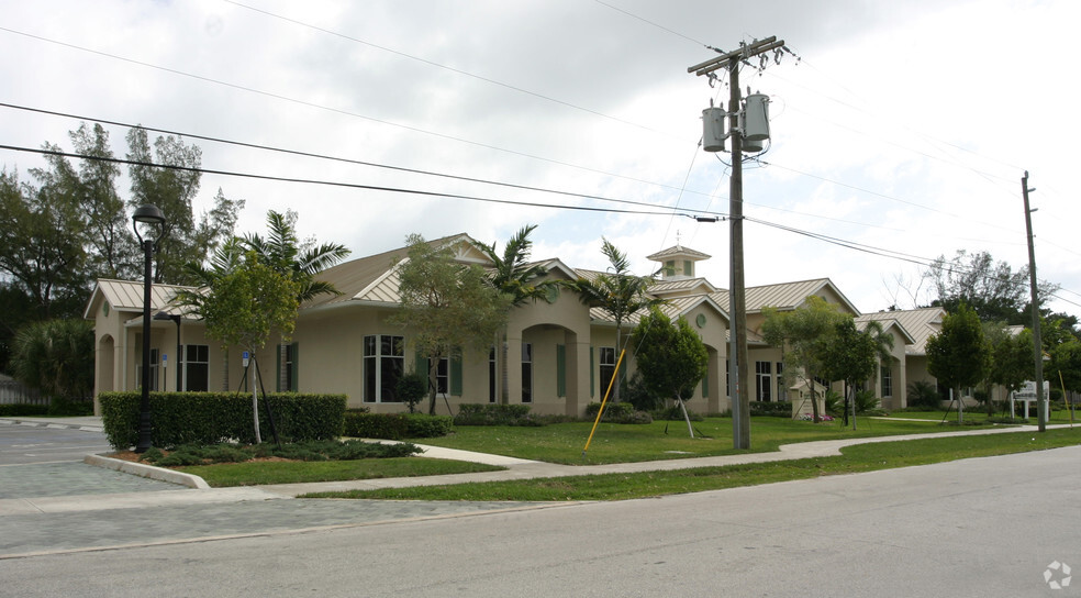 525 NE 3rd Ave, Delray Beach, FL for lease - Building Photo - Image 3 of 4