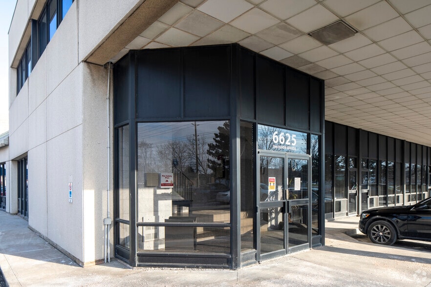 6625 Tomken Rd, Mississauga, ON for lease - Building Photo - Image 3 of 8