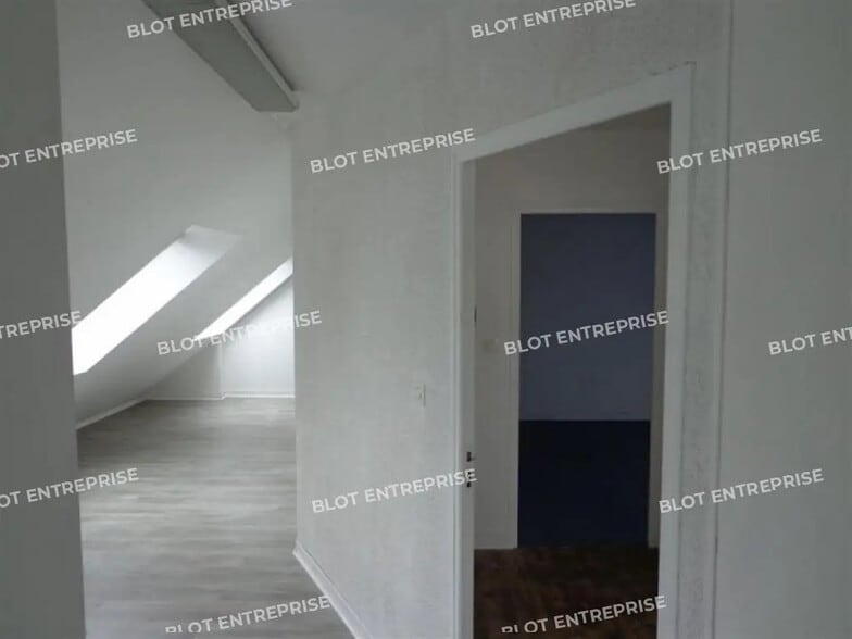 Office in Quimper for lease - Interior Photo - Image 2 of 8