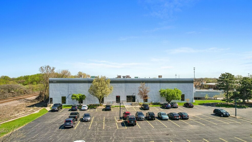 3400 W Lake Ave, Glenview, IL for lease - Primary Photo - Image 1 of 3