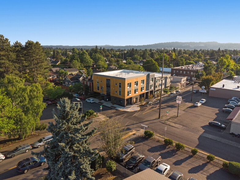 4780 SE Belmont St, Portland, OR for lease - Building Photo - Image 2 of 22