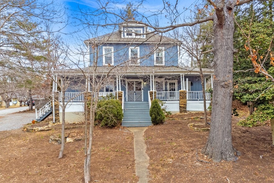 33 Vance Ave, Black Mountain, NC for sale - Building Photo - Image 1 of 51