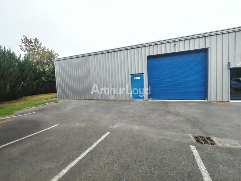 Flex in Gueux for lease - Building Photo - Image 1 of 10