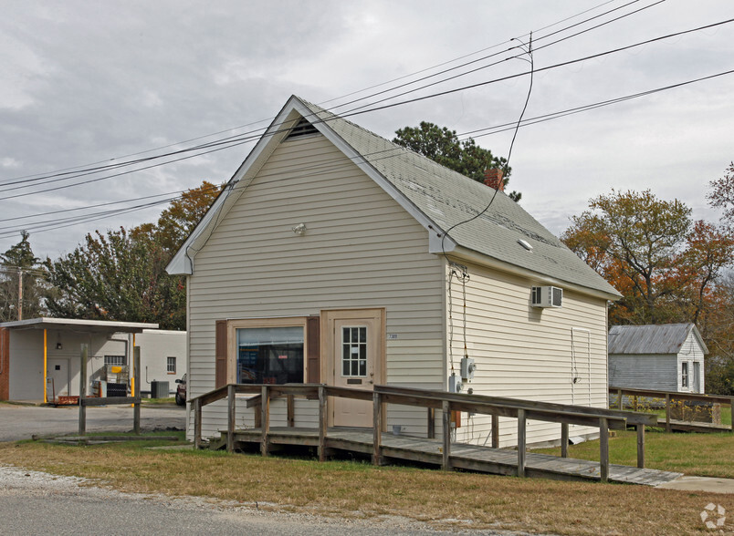 Retail in Nassawadox, VA for sale - Primary Photo - Image 1 of 1