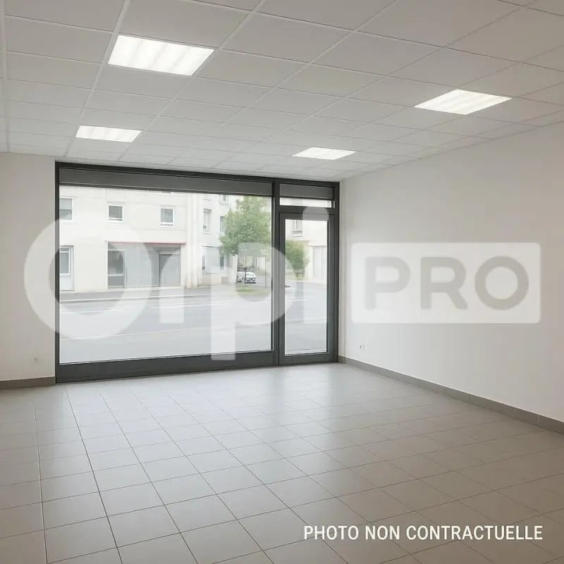 Retail in Montluçon for lease Interior Photo- Image 1 of 2