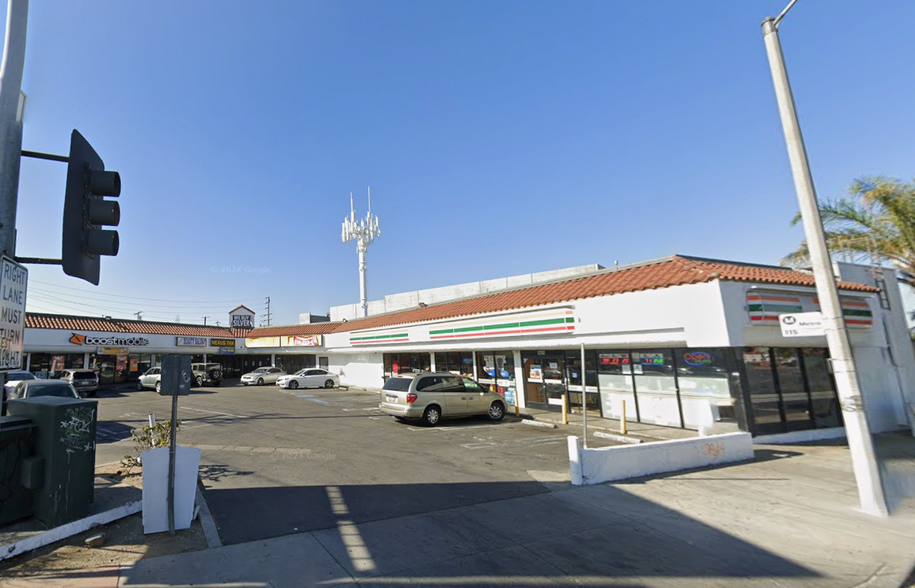 2276-2294 Firestone Blvd, Los Angeles, CA for lease - Building Photo - Image 1 of 1