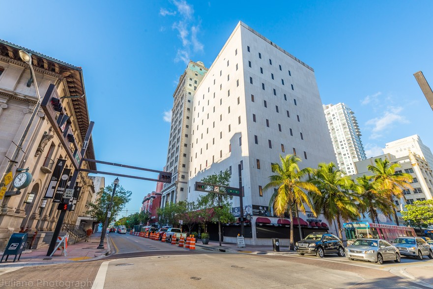 111 NE 1st St, Miami, FL for lease - Building Photo - Image 1 of 17