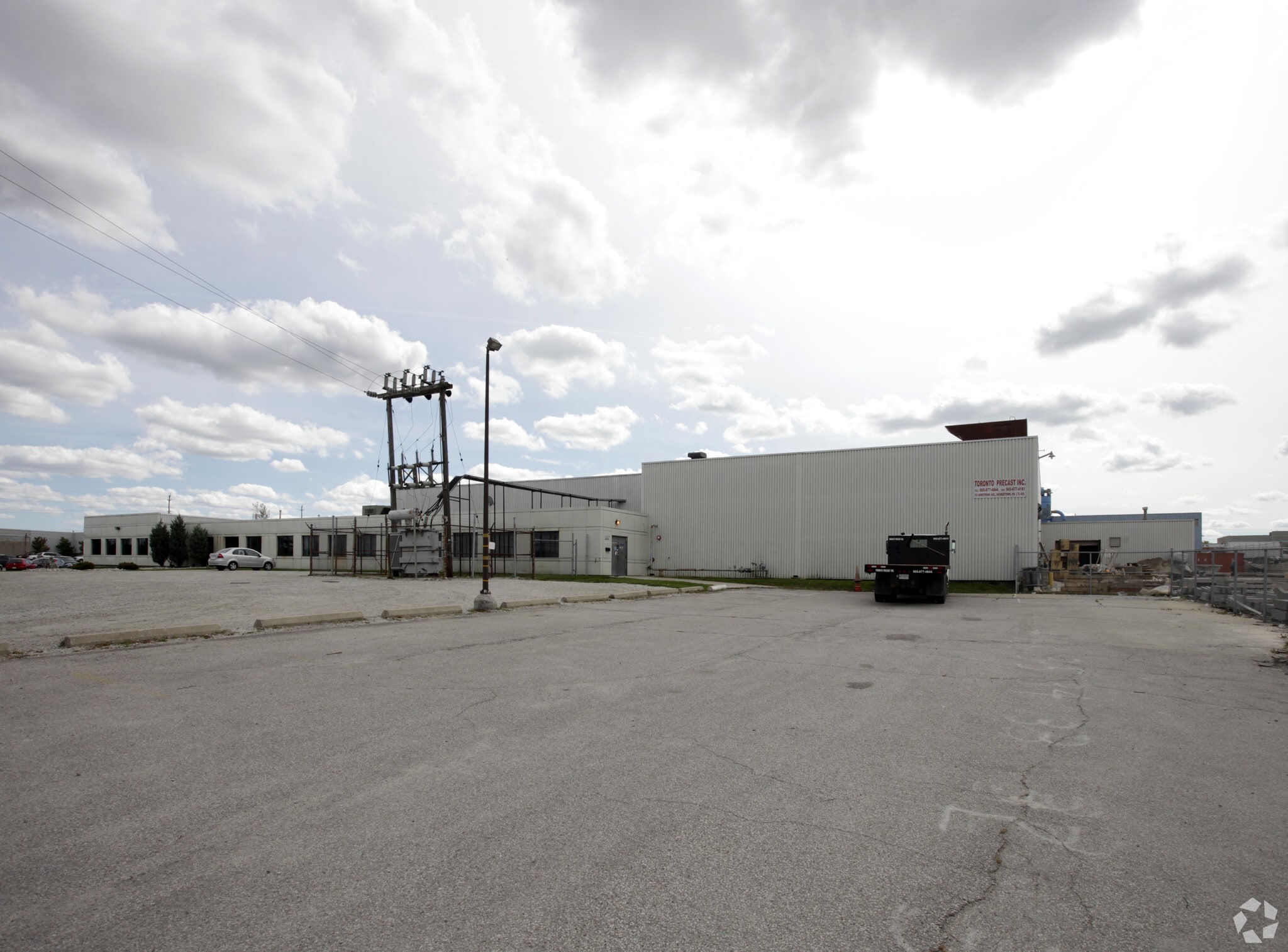 60 Armstrong Ave, Halton Hills, ON for sale Primary Photo- Image 1 of 1