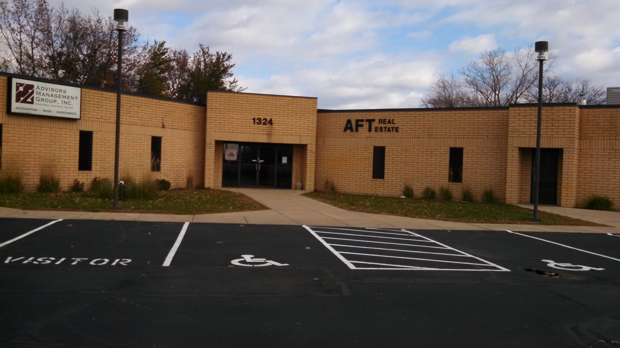 1324 W Clairemont Ave, Eau Claire, WI for lease Primary Photo- Image 1 of 5