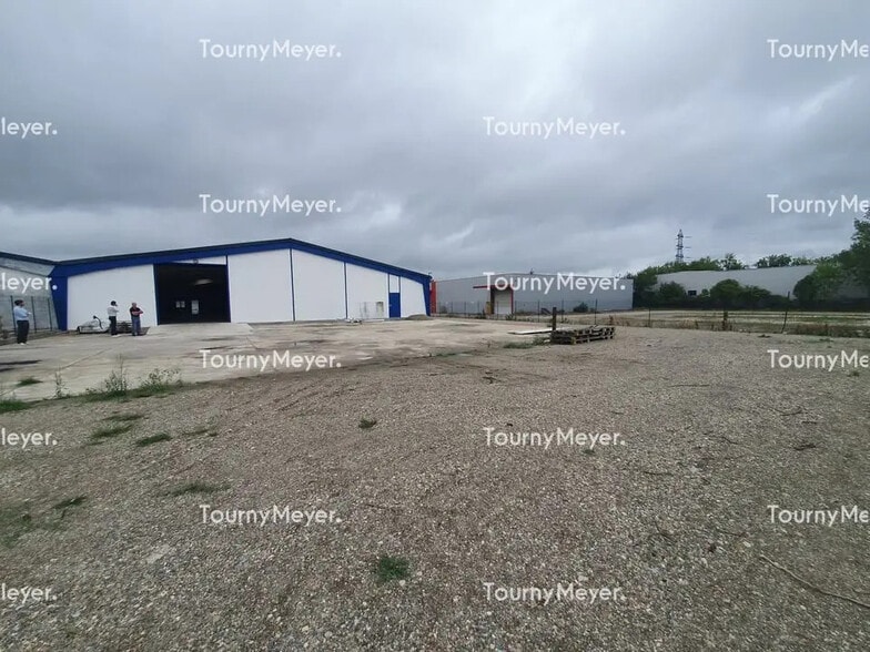 Office in Bordeaux for lease - Building Photo - Image 2 of 7