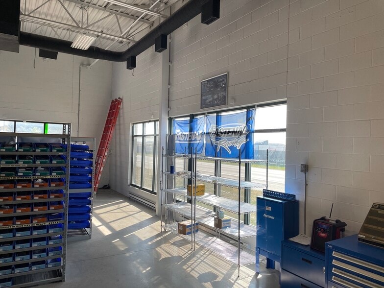 5850 Rhodes Dr, Windsor, ON for lease - Interior Photo - Image 3 of 4