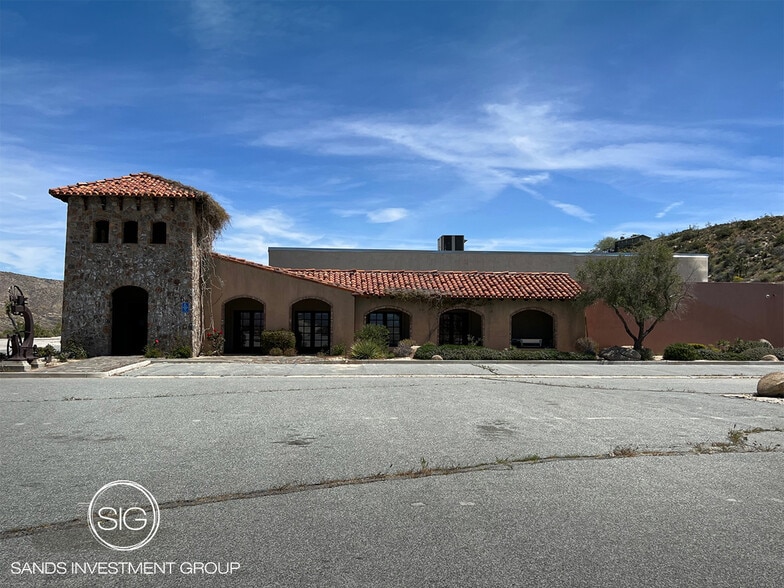 54465 29 Palms Highway, Yucca Valley, CA for sale - Primary Photo - Image 1 of 74