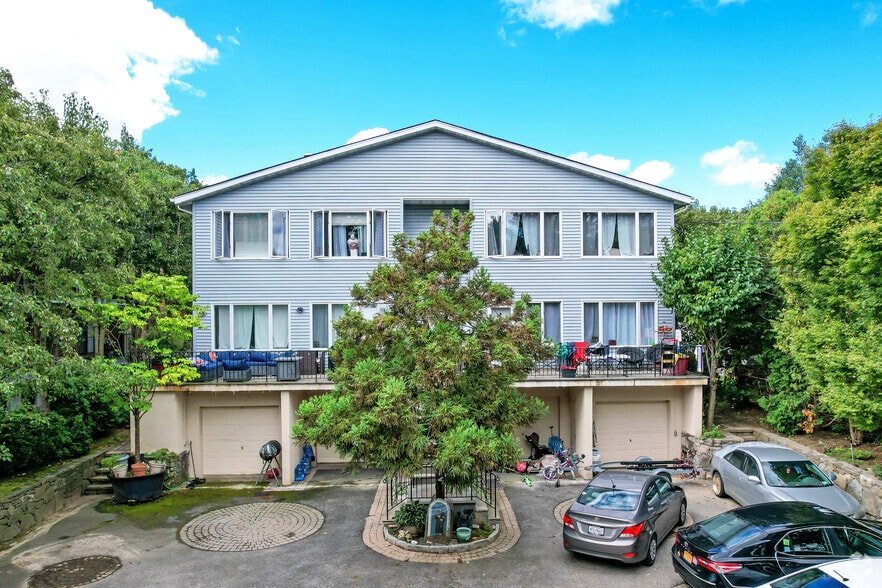 147-149 Meadow Ln, New Rochelle, NY for sale - Primary Photo - Image 1 of 7