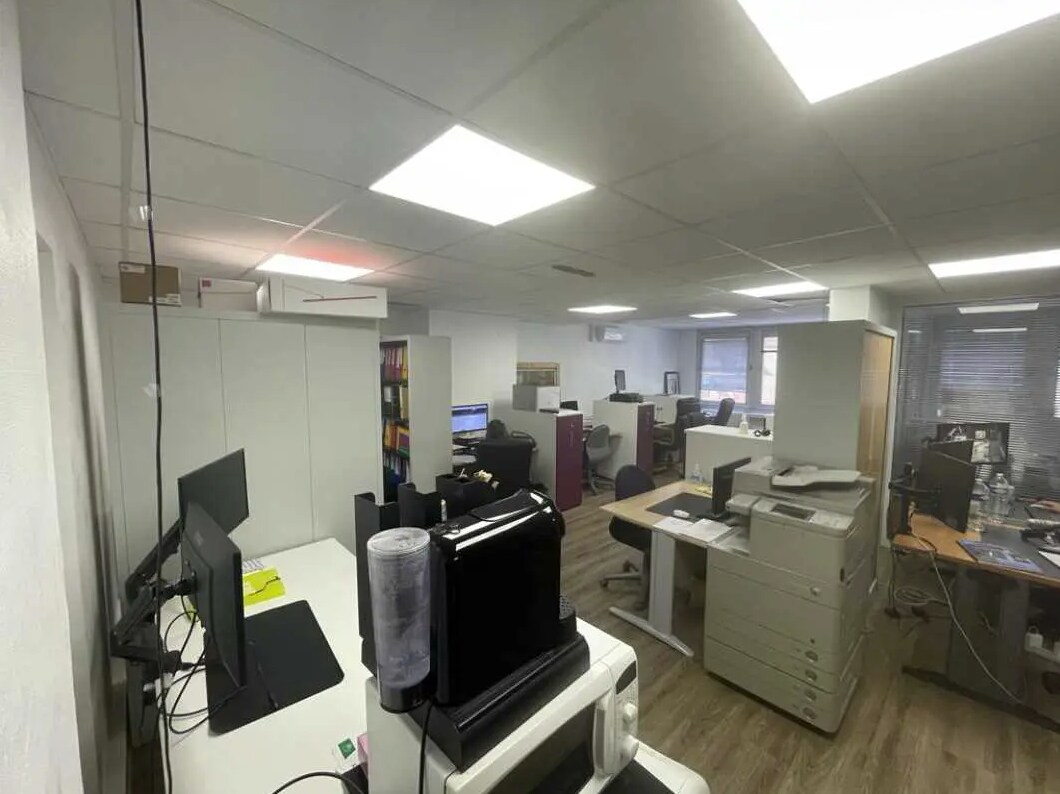 100 Rue Petit, Paris for lease Interior Photo- Image 1 of 4