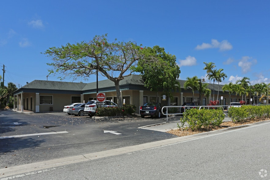 134-160 NW 16th St, Boca Raton, FL for lease - Building Photo - Image 3 of 13
