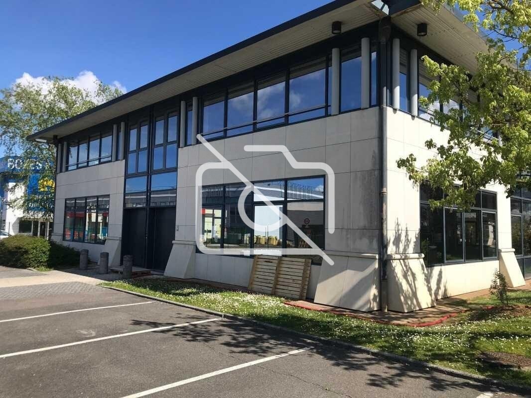 in Trappes for sale Primary Photo- Image 1 of 1