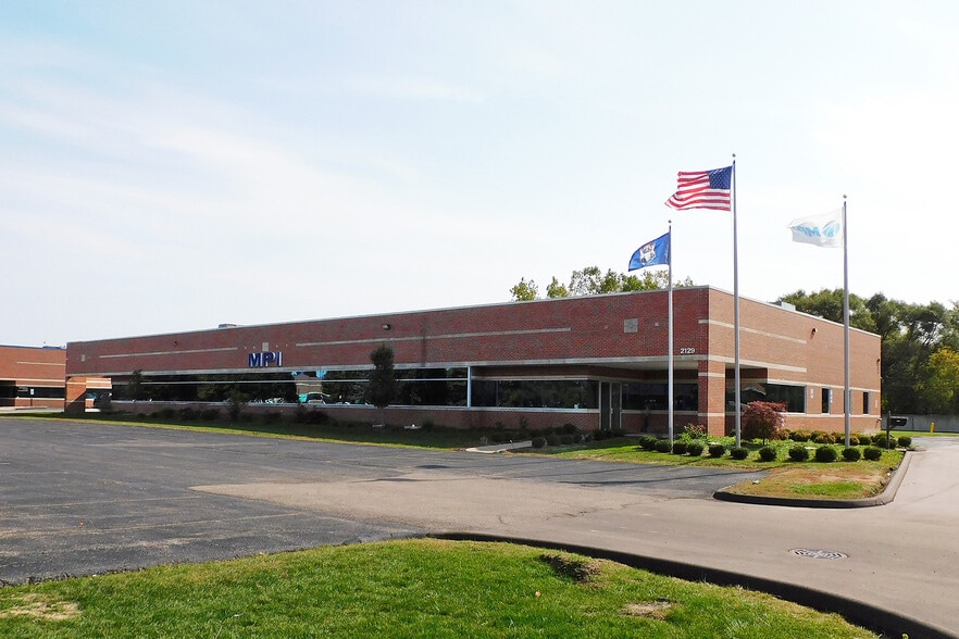 2129 Austin Ave, Rochester Hills, MI for lease - Primary Photo - Image 1 of 2