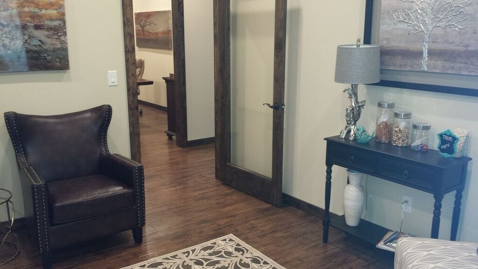 1907 Cypress Creek Rd, Cedar Park, TX for lease - Lobby - Image 2 of 9