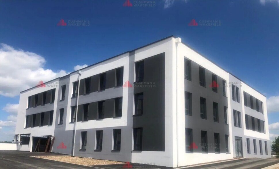 Office in Fontaine-lès-Dijon for lease - Building Photo - Image 2 of 4