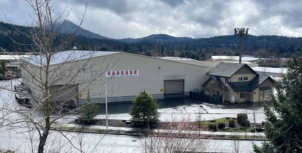 2207 NE Industry Dr, Grants Pass, OR for sale - Building Photo - Image 1 of 29