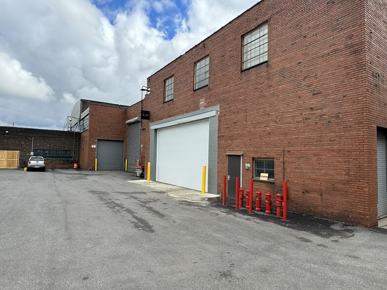 5401 Hamilton Ave, Cleveland, OH for lease - Building Photo - Image 1 of 6