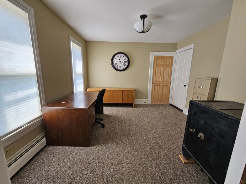 5 Gansevoort St, Bath, NY for lease - Building Photo - Image 3 of 9