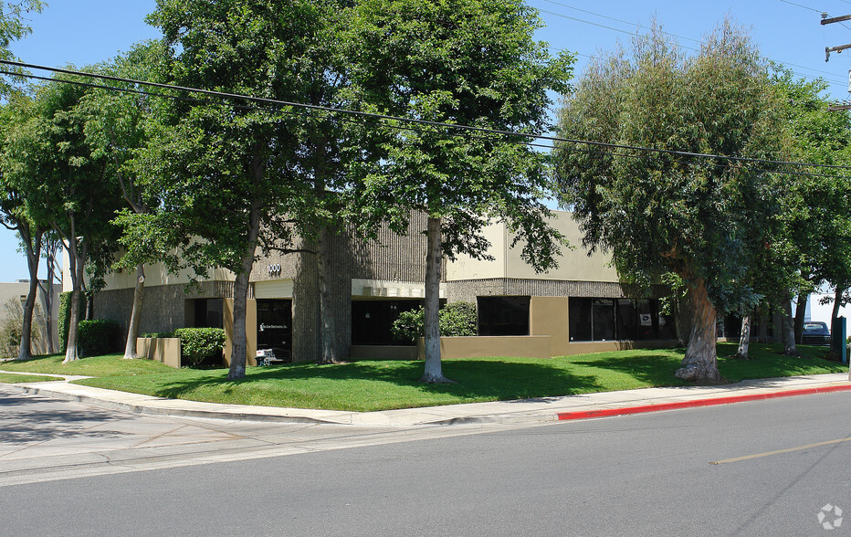 1000 Brioso Dr, Costa Mesa, CA for lease - Building Photo - Image 2 of 11