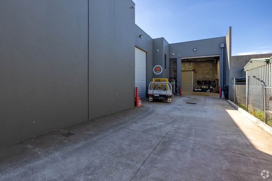 8 Loop Rd, Werribee for lease - Building Photo - Image 2 of 3